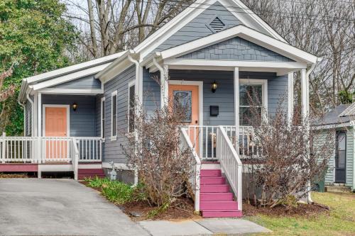 Downtown Casa | 1 Mi to Dtwn Home with Backyard in Raleigh!