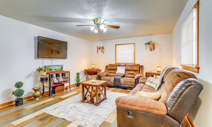 Mountain View Casa | 1 Mi to Dtwn Mountain View: Home w/ Deck
