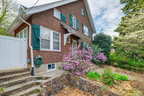 Roanoke Casa | 1 Mi to Dtwn Roanoke Home with Yard and Mtn View!