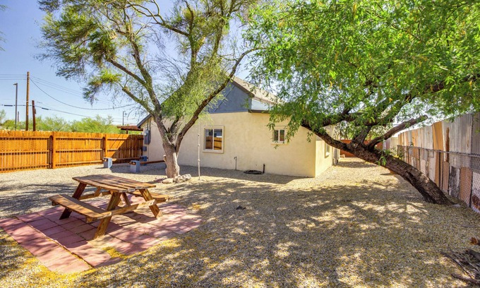 Menlo Park Casa | 1 Mi to Dtwn Tucson: Home w/ Fenced-In Yard