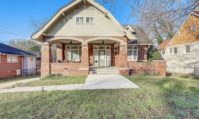 Macon Casa | 1 Mi to Dtwn: Welcoming Macon Home w/ Yard