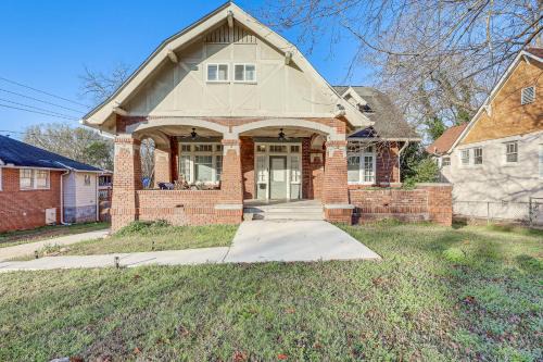 Macon Casa | 1 Mi to Dtwn Welcoming Macon Home with Yard