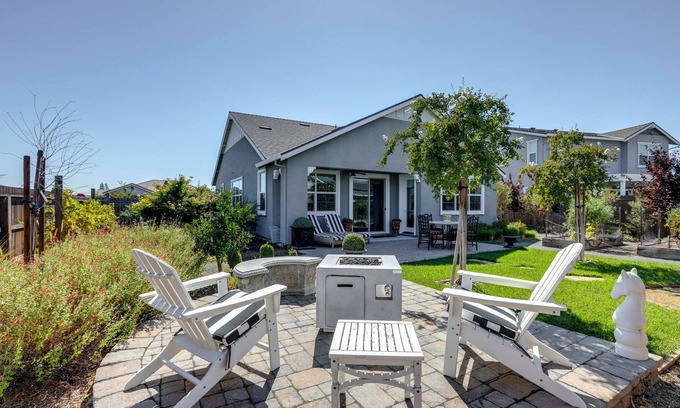 Winters Casa | 1 Mi to Dtwn Winters: Home w/ Fire Pit & Patio!