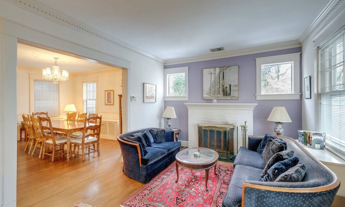 Arlington Casa | 1 Mi to East Falls Station: Home w/ Office!