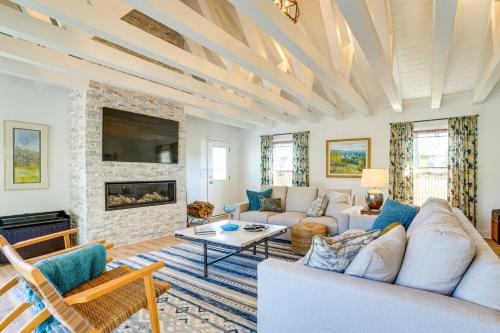 Grottoes Casa | 1 Mi to Grand Caverns Getaway with On-Site River
