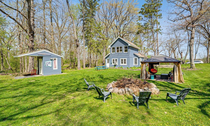 Lake Geneva Cabaña | 1 Mi to Lake Geneva: Cottage w/ On-Site Hiking