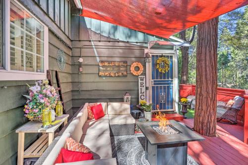 Crestline Casa | 1 Mi to Lake Gregory Boho Crestline Cabin