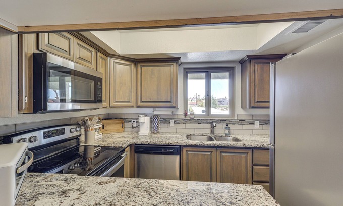 Lake Havasu City Apartamento | 1 Mi to Lake Havasu: Outdoor Rec Hub w/ Views!