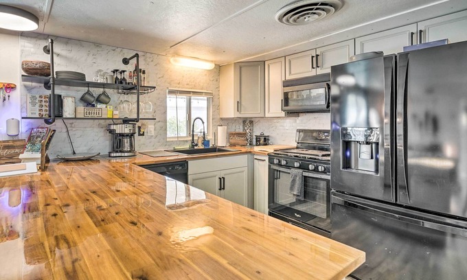 Lake Havasu City Cabaña | < 1 Mi to Lake Havasu: Pet-friendly Home