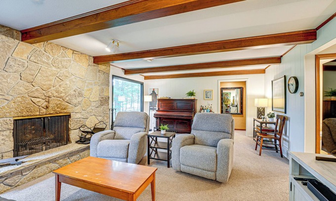 Whitehall Cabina | < 1 Mi to Lake Michigan: Peaceful Cabin w/ Yard!