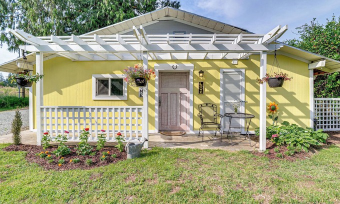 Granite Falls Casa | 1 Mi to Mountain Loop Highway: Cozy Home w/ Yard!