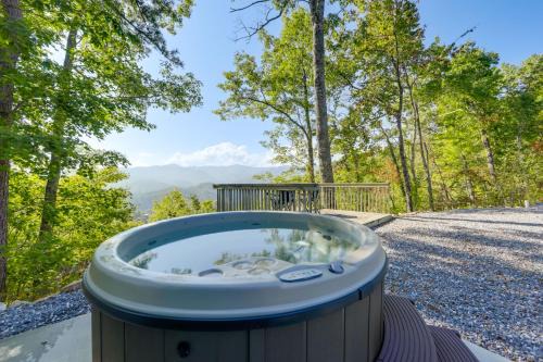 Bryson City Apartamento | 1 Mi to Nantahala River Mtn-View Retreat!