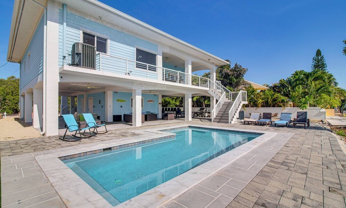 Twin Lakes Casa | < 1 Mi to Pennekamp State Park: Luxe Home w/Dock!