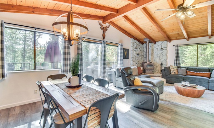 Groveland Cabina | 1 Mi to Pine Mountain Lake Marina: Yosemite Cabin!