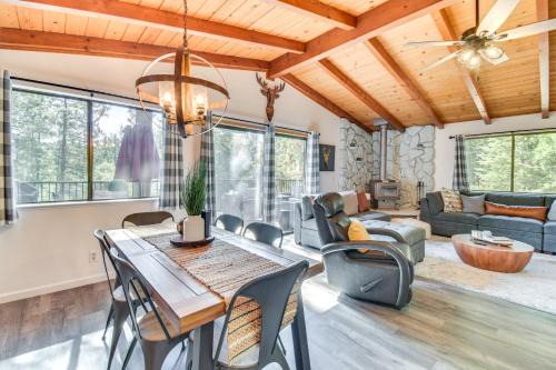 Groveland Casa | 1 Mi to Pine Mountain Lake Marina Yosemite Cabin!