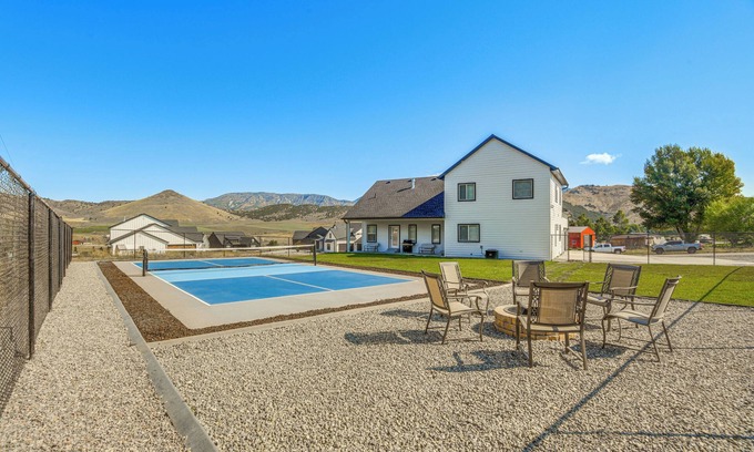 Lava Hot Springs Casa | 1 Mi to Pools: Chic Lava Hot Springs Home