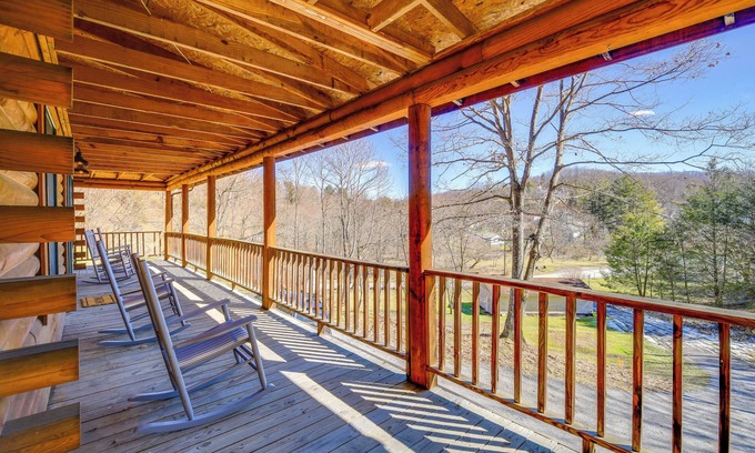 Pocahontas Cabina | < 1 Mi to Spearhead ATV Trails: Cabin w/ Deck!
