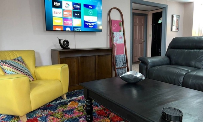 Griffin Heights Casa | 1 mi to Stadium-dog friendly-fence yrd