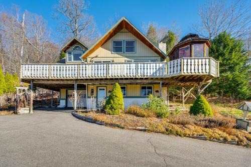 Jackson Casa | 1 Mi to Story Land Spacious Home with Mtn Views!