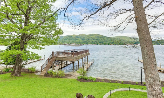 Lake George Casa | 1 Mi to Village: Waterfront Oasis in Lake George!