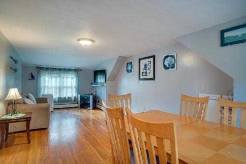 South Yarmouth Apartamento | 1 Mi to Windmill Beach South Yarmouth Apt!