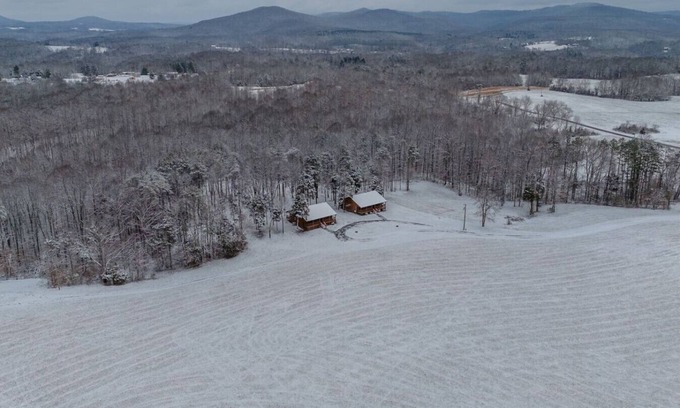 Byrdstown Cabina | 1 Mile from Dale Hollow Lake 4 Private Bedrooms Wifi Fire Pit Secluded