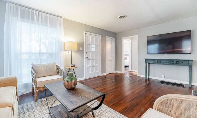 Original Town Casa | 1 mile from downtown Carrollton - Quiet Neighborhood