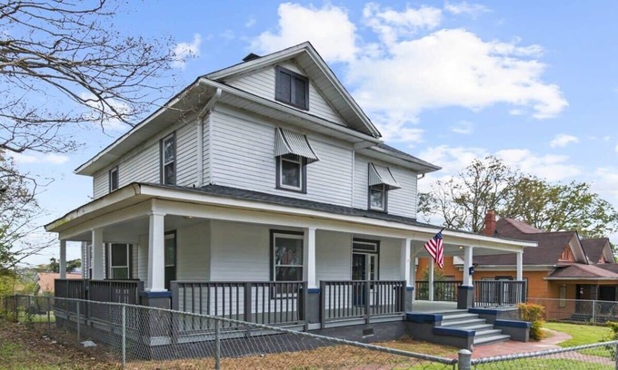 Birmingham Casa | 1 Mile to Bham CrossPlex & Near Legion Field
