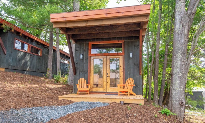 West Jefferson Cabina | 1 Mile to Downtown West Jefferson Camping Cabin #5