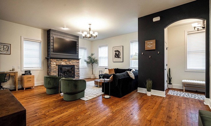 Brewers Hill Casa | 1 Mile to Downtown -Brewers Hill-Rooftop Deck-Gym