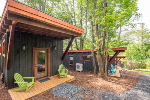 West Jefferson Casa | 1 Mile to Downtown West Jefferson Camping Cabin #7
