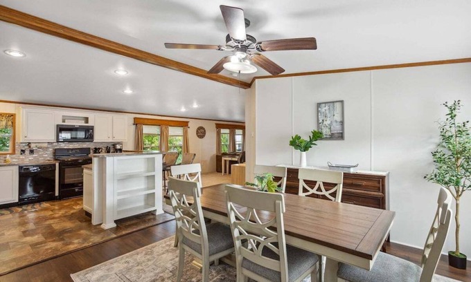 Strasburg Casa | 1 mile to Strasburg RR+King Bed