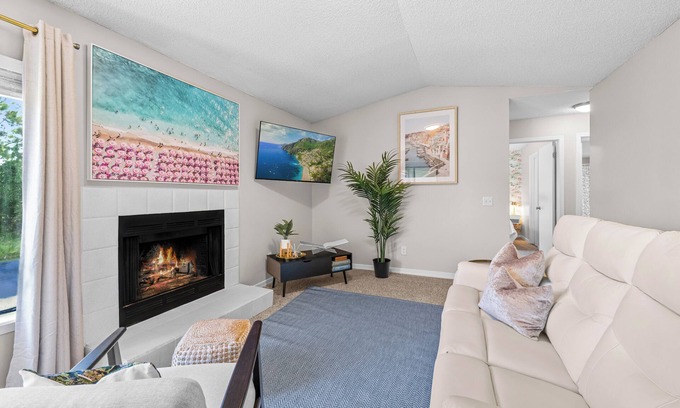 Southside Apartamento | 5min To Mayo Clinic & Beach Luxury Suite with 2 King Beds