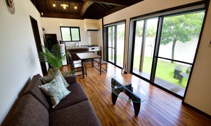 Imadomari Complejo | 1 min. to the beach*10 min. to Churaumi Aquarium*2 parking spaces*Max 6 people*Parasol BBQ set in the garden [Imadomari Residence