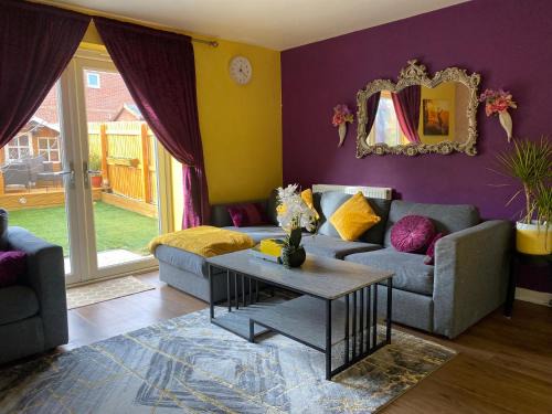 Anfield Casa | 1 minute walk to Liverpool Stadium Free Private Parking, Anfield Liverpool Entire House