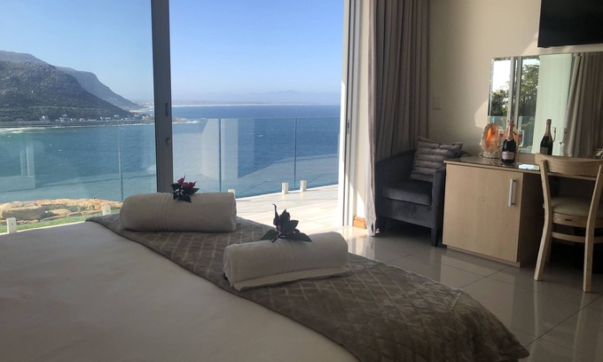 Fish Hoek Casa | 1 Mountain Rd Boutique B & B
