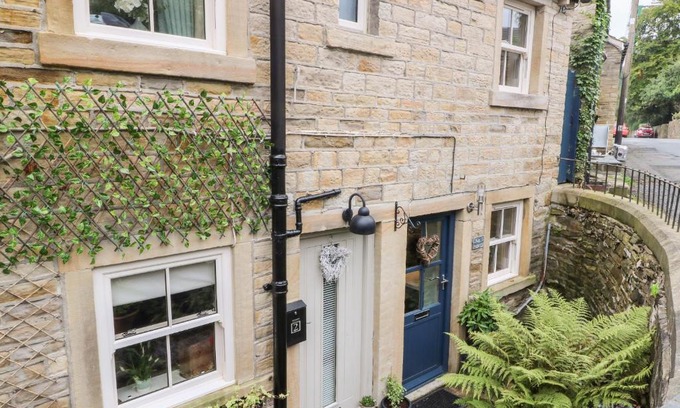 Holmfirth Casa | 1 Oakleys