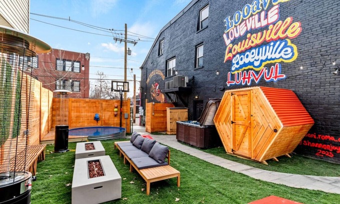 Phoenix Hill Apartamento | 1 of 3 Units- Sleeps 6, HOT TUB, Cowboy POOL, King Beds, Firepits, Yard Games