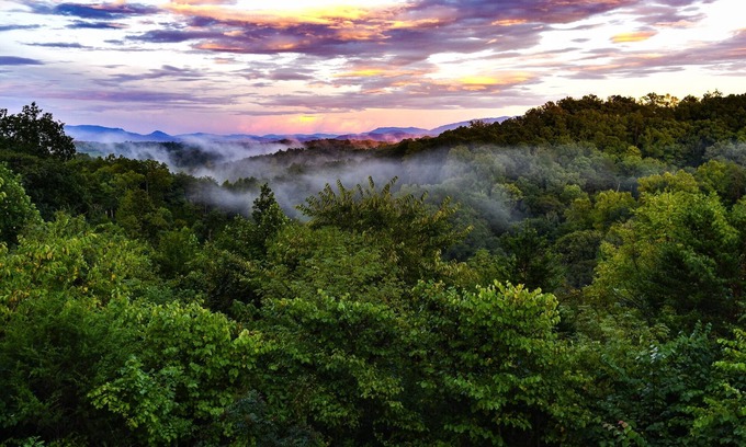 Sevierville Cabina | 1 de A Kind Log Cabin, Increíbles vistas de 360, Completamente privado, HotTub, Firepit