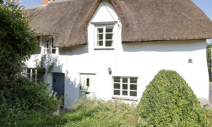Fiddington Cabaña | 1 OLD THATCH, pet friendly, character holiday cottage in Kilve