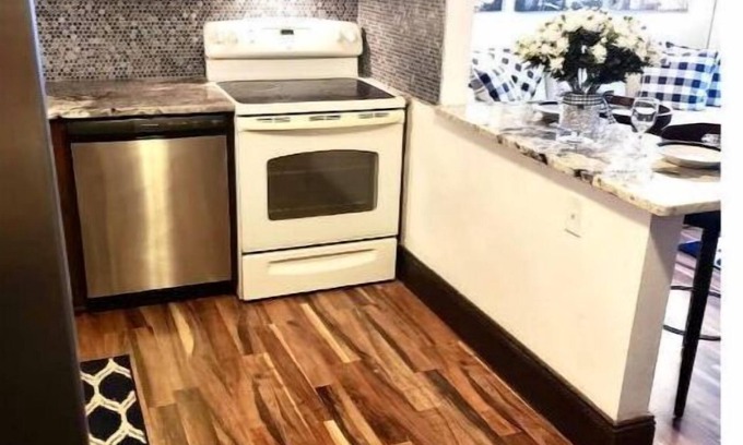 Green Bay Apartamento | #1 Ritchie's Titletown Suites: Northwoods Glam