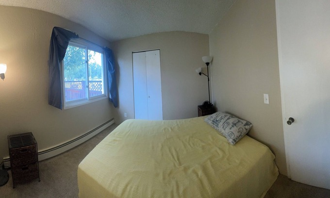 Russian Jack Park Condominio | 1 room/3br condo <1mile away from UAA, hospital & costco LGBTQ & Pet friendly