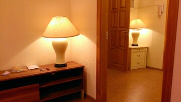 Pozniaky Apartamento | 1-room apart 49 sq.m. in a 20 storey new house near the metro station "Poznyaki"