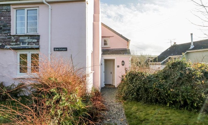 Lansallos Casa | 1 Rose Cottages