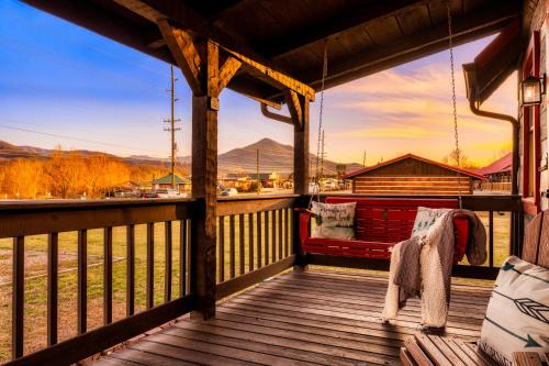 Gatlinburg - Pigeon Forge Casa | #1 Smokies Cabin! Fall VIEWS, Game Rm, FirePit