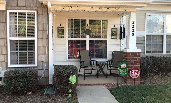 India Hook Casa | 1 historia Townhome en Rock Hill, cerca de Charlotte, Lake Wylie, Carowinds y I-77.