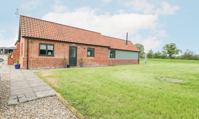 Hainford Cabaña | 1 Stud Cottage, BUXTON, NORFOLK