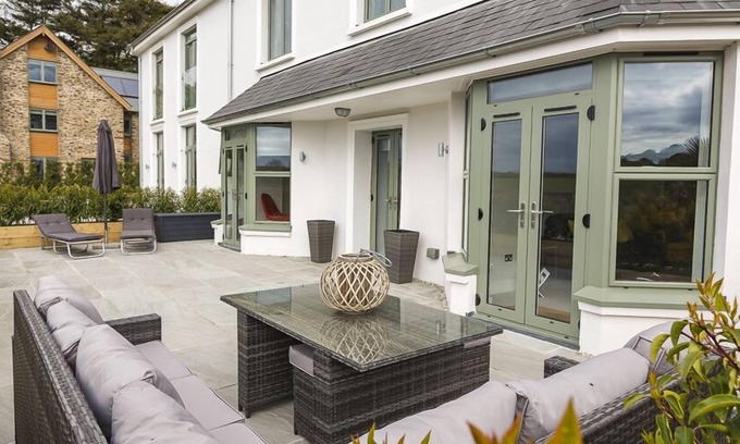 Bugford Cabaña | 1 The Manor House, Hillfield Village, DARTMOUTH