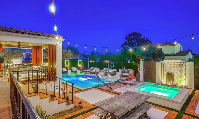 Loma Portal Casa | "1 to 16 Guests - Main House + Guest House & Pool"