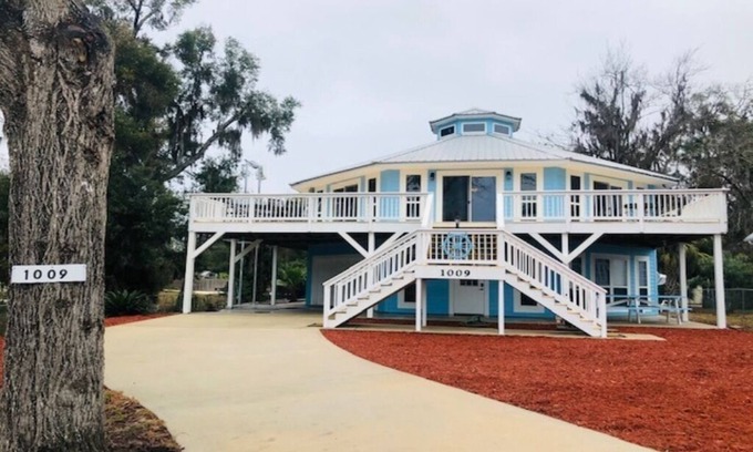 Steinhatchee Casa | #1 Waterfront Scalloping Fishing Paradise- GameRoom-WIFI- New Steinhatchee Dock!